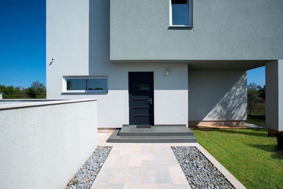 Facade/entrance, Spring, Natural landscape, Garden, Garden, On site, Garden view
