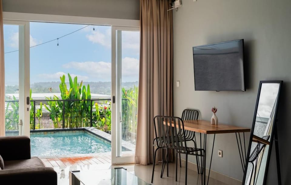 TV and multimedia, Living room, Dining area, Pool view, Swimming pool