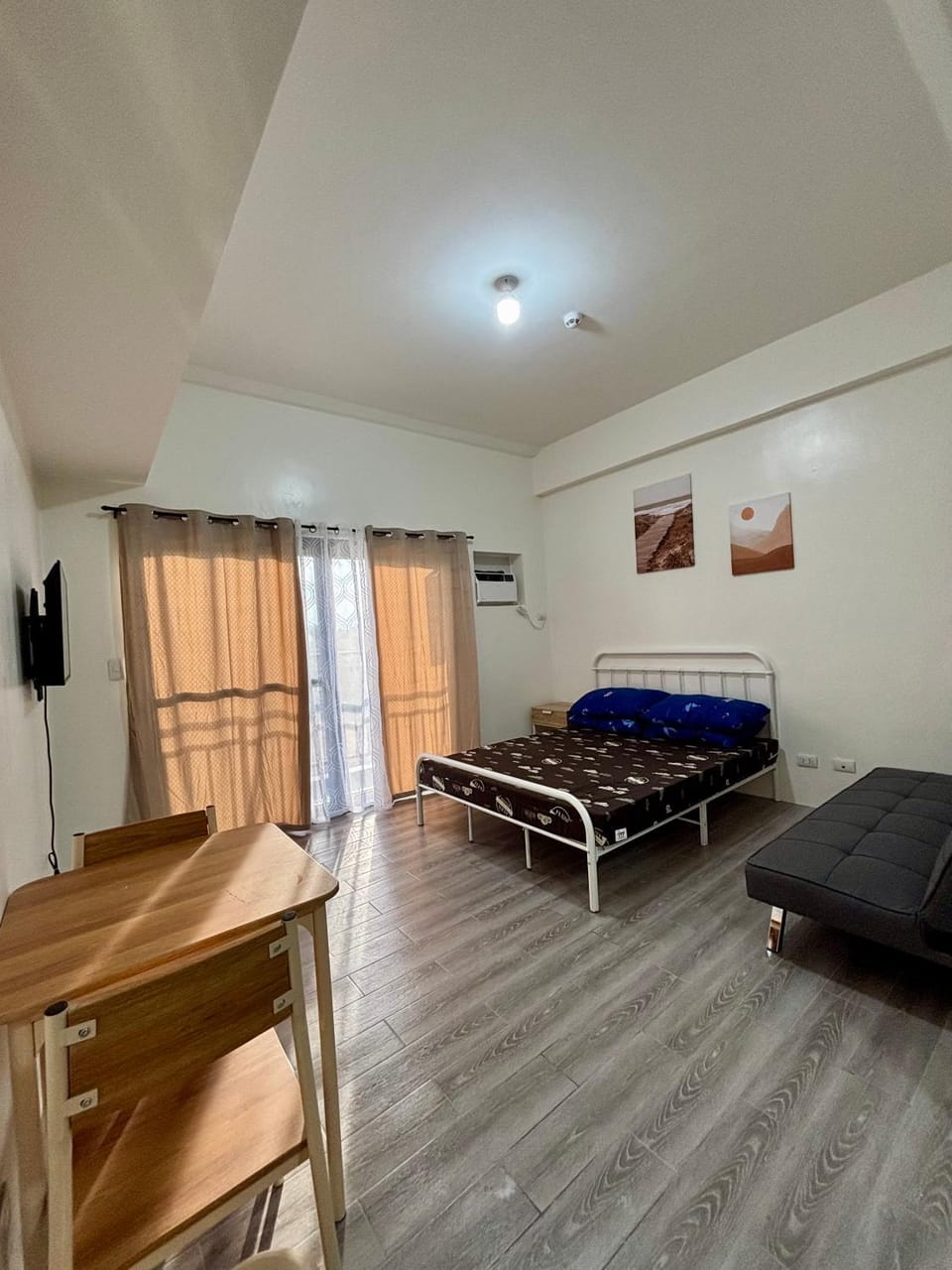 Photo of the whole room