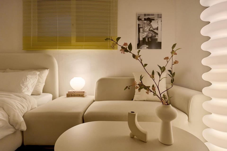 #Renewal Sale # 강남 # 양재역 도보3분 # 공항버스 도보2분 # 무료짐보관 # 장박픽업 Apartment in Gyeonggi-do