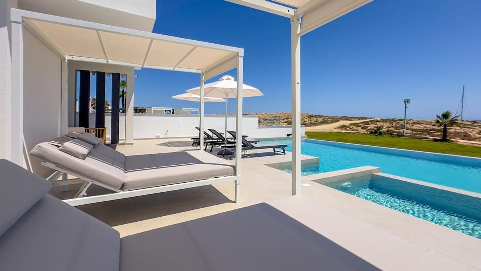 Patio, Pool view, Swimming pool, sunbed