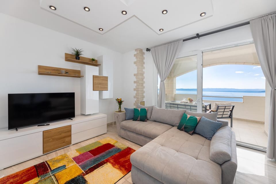 TV and multimedia, Living room, Seating area, Sea view