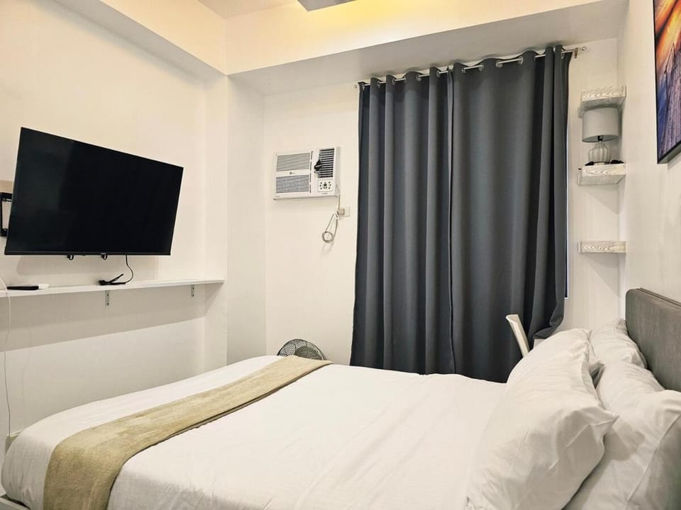 Bed, TV and multimedia, Photo of the whole room, Bedroom, air conditioner