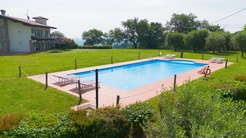Swimming pool, sunbed
