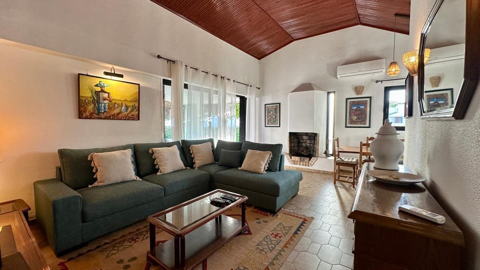 Communal lounge/ TV room, Living room