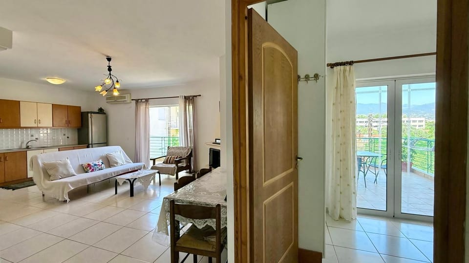 Bed, Living room, Seating area, Dining area, Bedroom