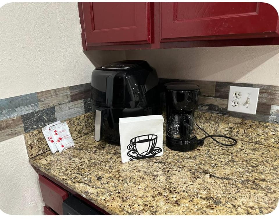 Coffee/tea facilities, Kitchen or kitchenette