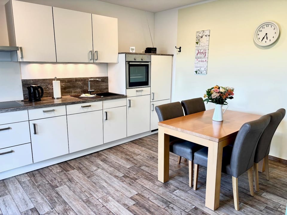 Property building, Kitchen or kitchenette, Living room