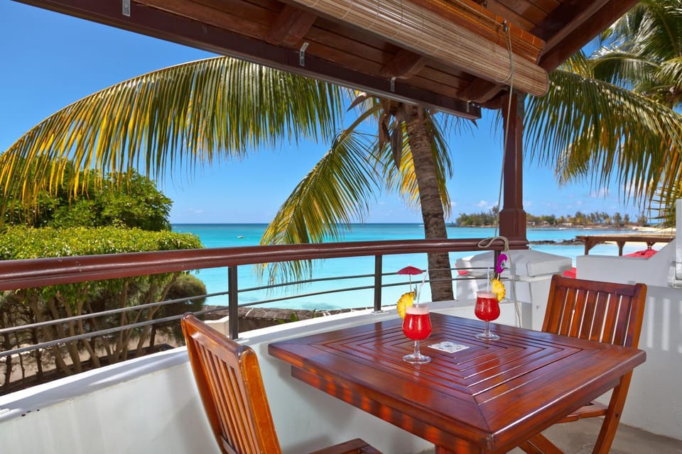Day, Natural landscape, Balcony/Terrace, Dining area, Beach, Sea view, Sea view, Non alcoholic drinks