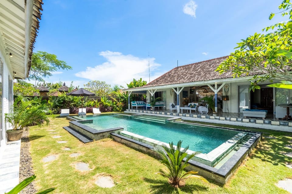 Garden, Garden view, Pool view, Swimming pool, sunbed