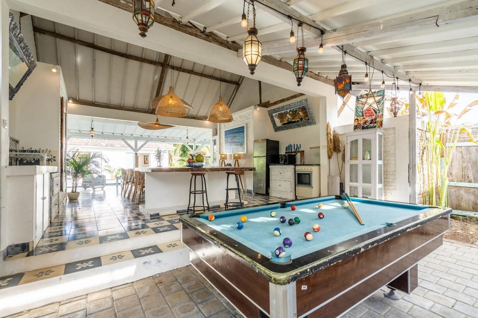 Billiard, Seating area, Dining area, kitchen
