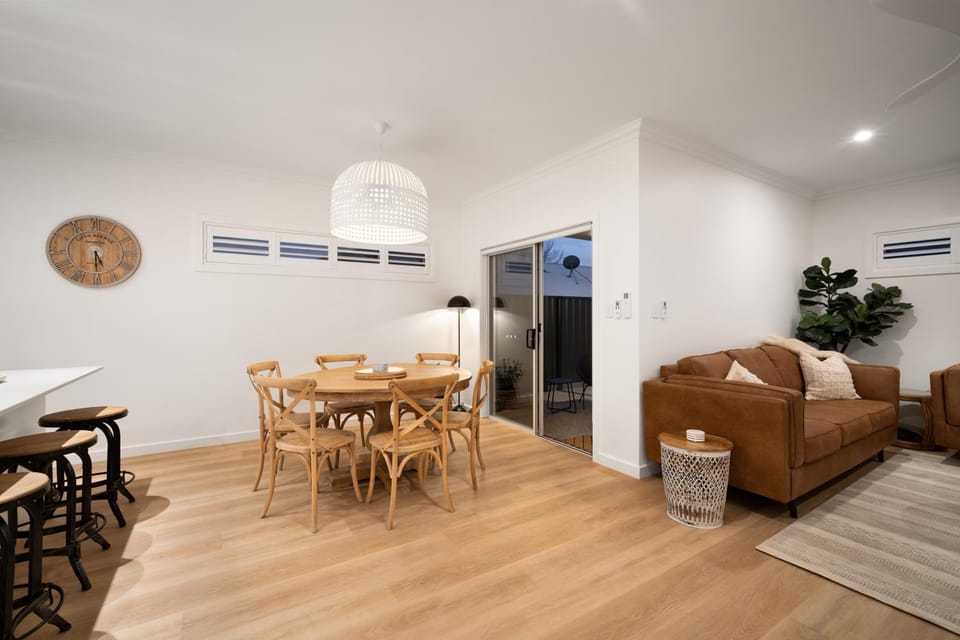 Urban Haven Central Wagga Villa in North Wagga Wagga