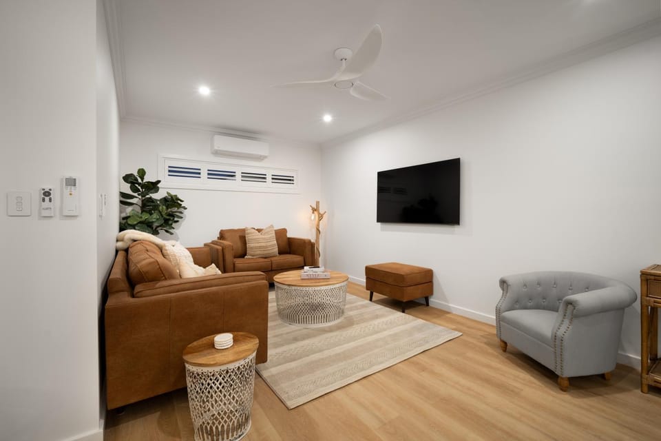 Urban Haven Central Wagga Villa in North Wagga Wagga