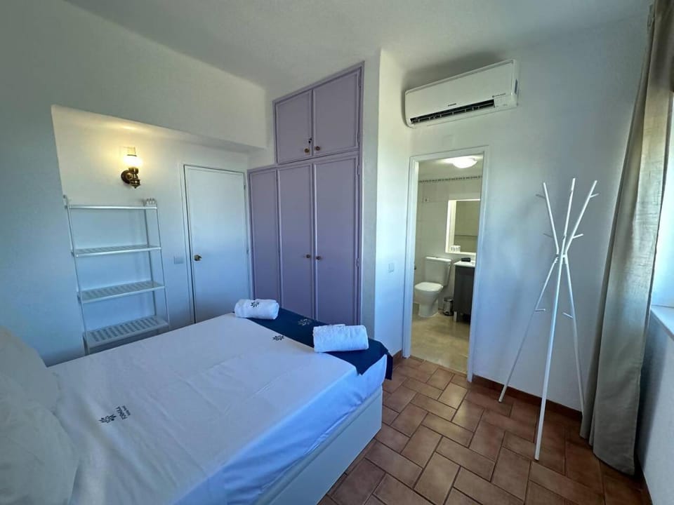 White House By FHR House in Quarteira