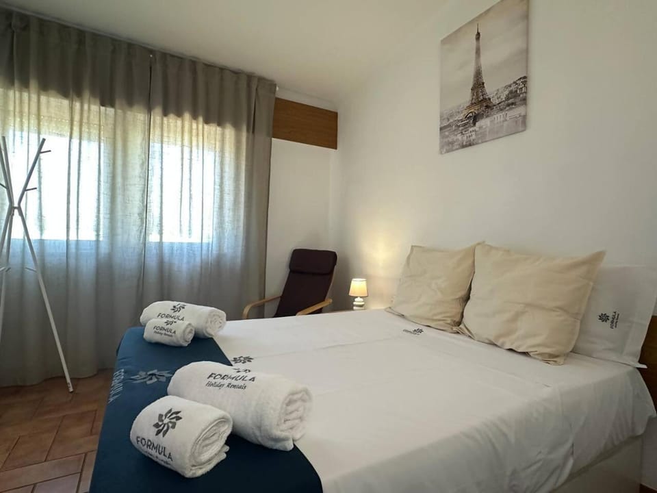 White House By FHR House in Quarteira