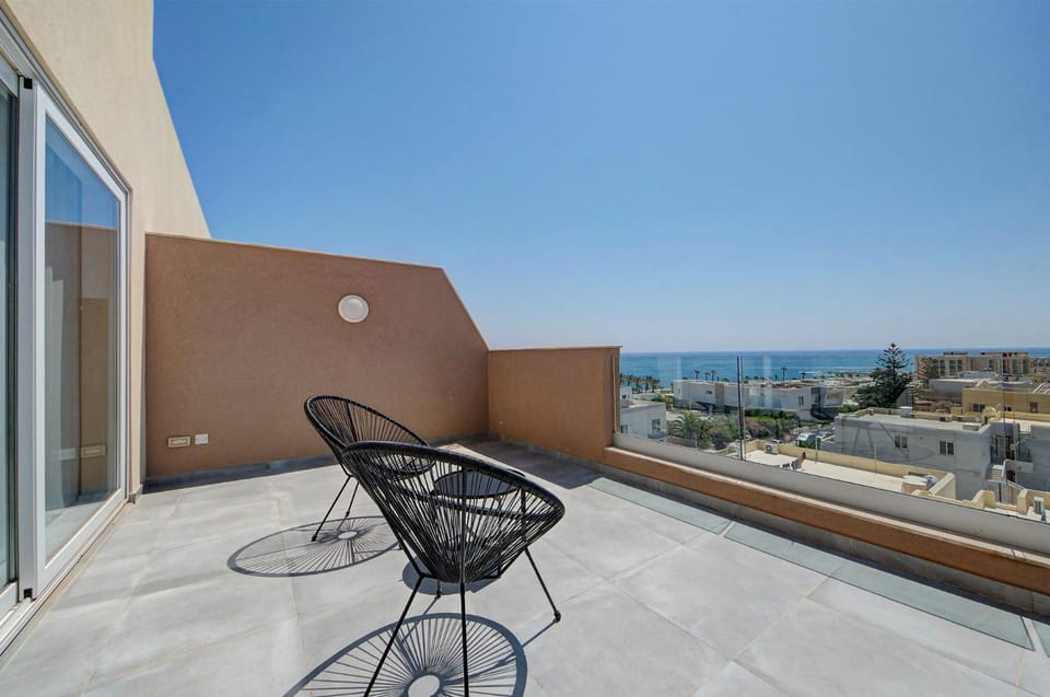 Property building, Patio, Day, Natural landscape, View (from property/room), Balcony/Terrace, Pool view, Swimming pool, sunbed
