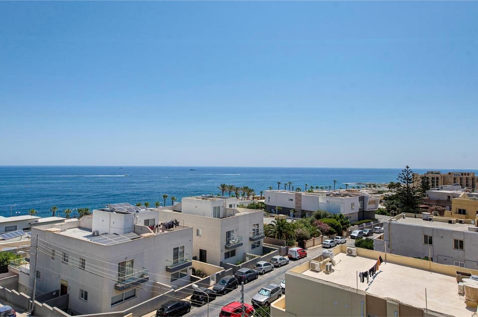 Nearby landmark, Day, Neighbourhood, Natural landscape, Beach, City view, Sea view, Street view, Location, Parking