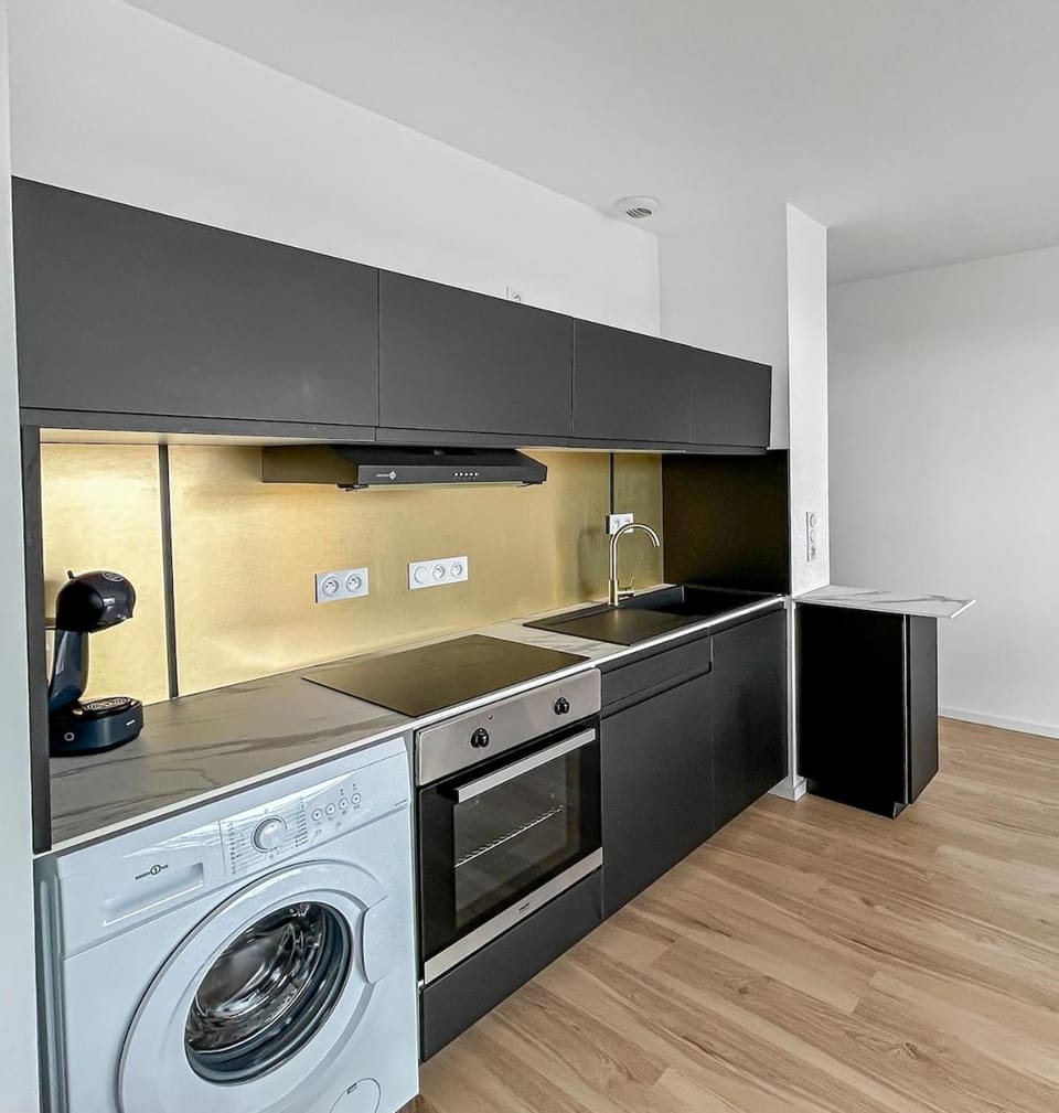 T2 Lumineux - Proche Plage & Technopôle - Parking Privé, Bureau & Wifi Rapide Apartment in Brest