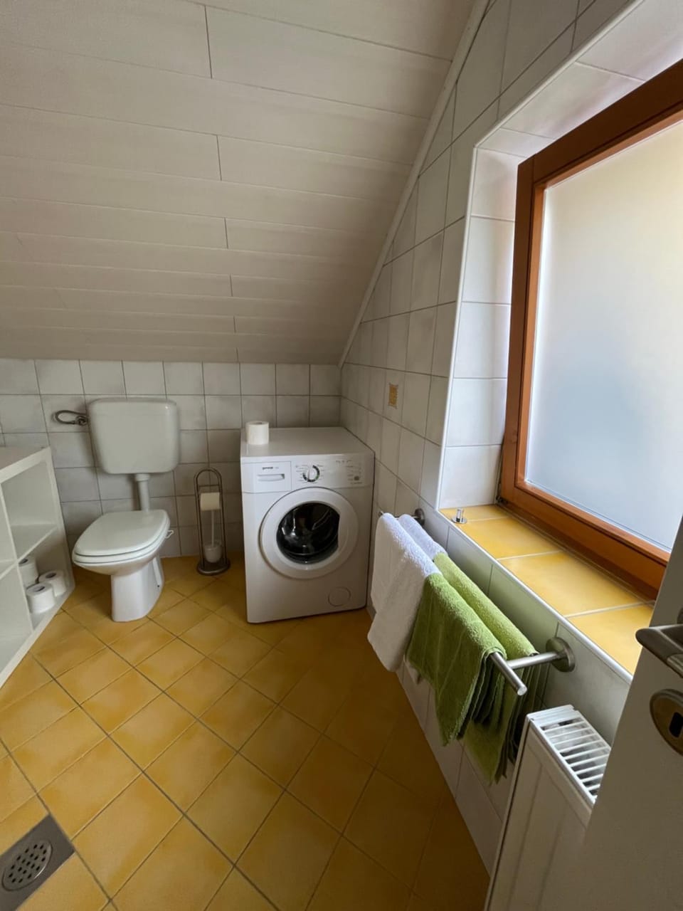 Toilet, Bathroom, washing machine