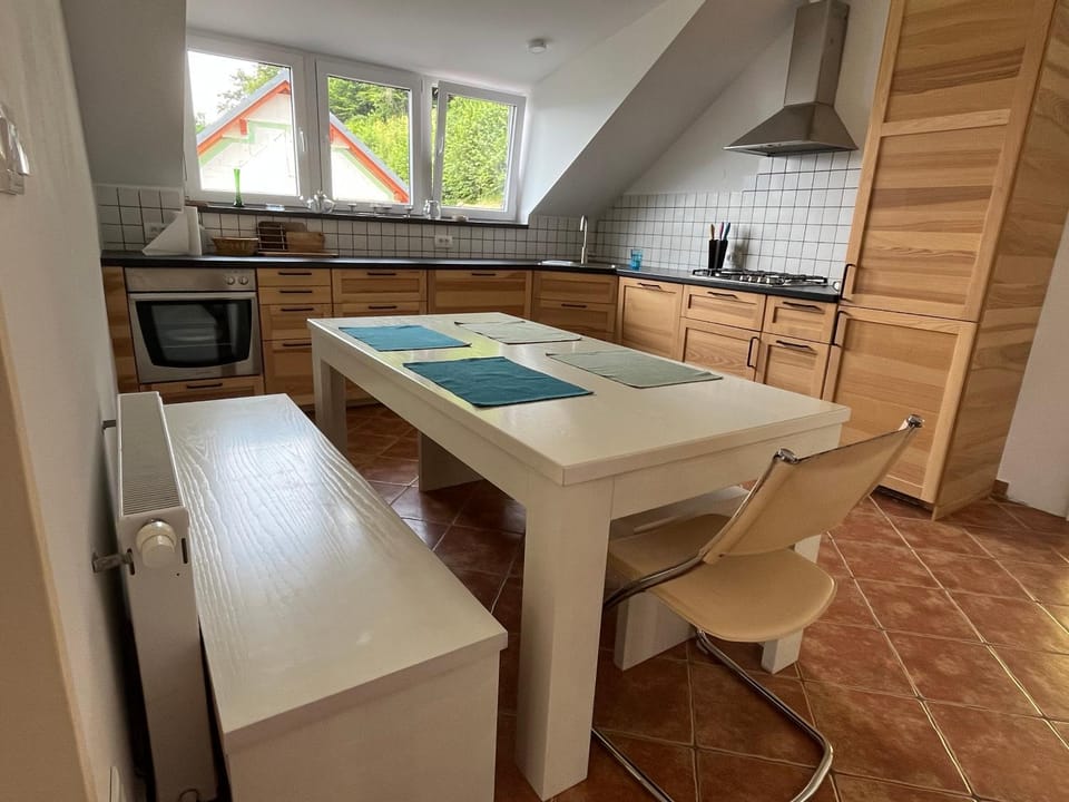 Kitchen or kitchenette, Dining area, dishwasher, oven, pet friendly, stove