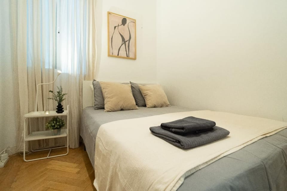Zurbano Street, Private rooms Hostel in Madrid