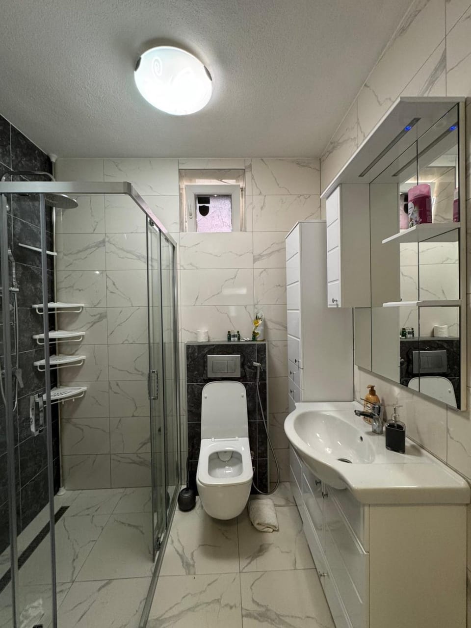 Shower, Toilet, Bathroom, towels