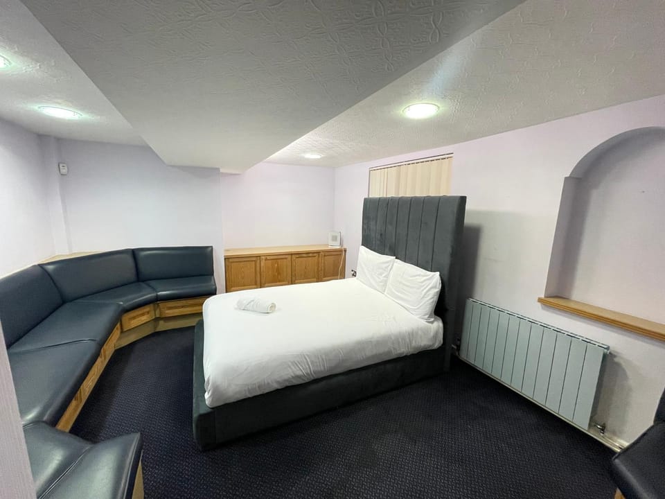 TCH Lodge - Bolton Hotel in England