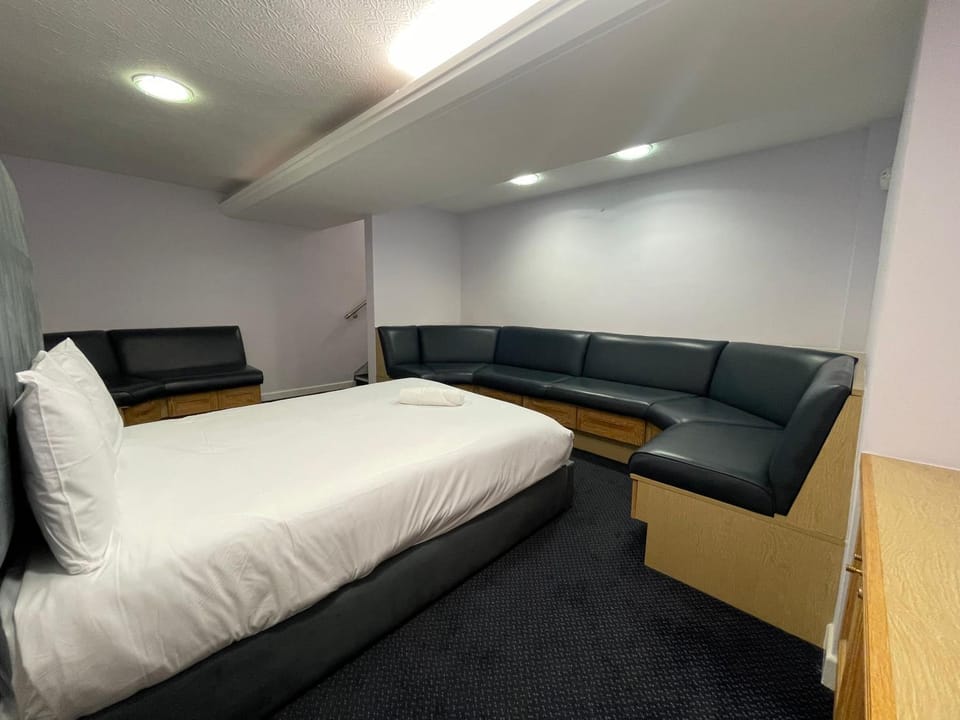 TCH Lodge - Bolton Hotel in England
