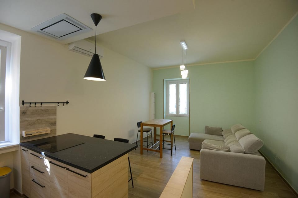 Kitchen or kitchenette, Seating area, Dining area