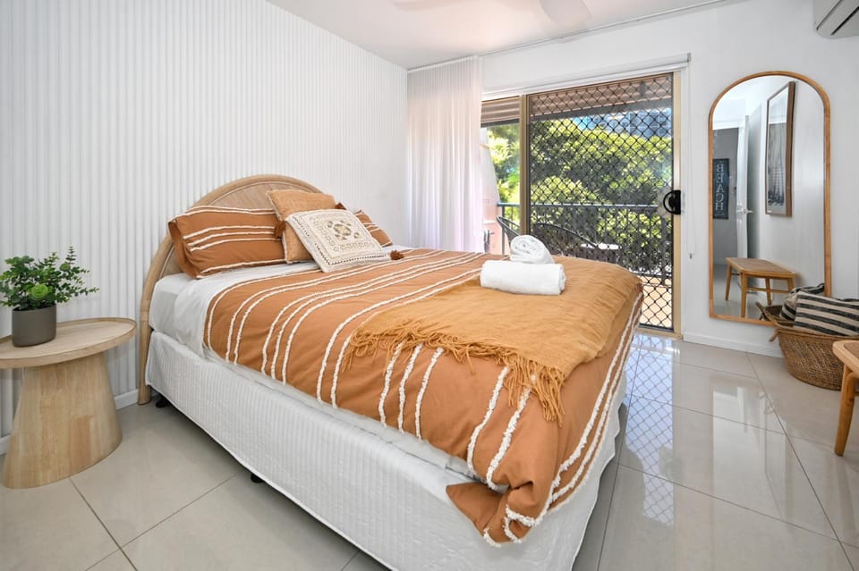 Bedroom, air conditioner