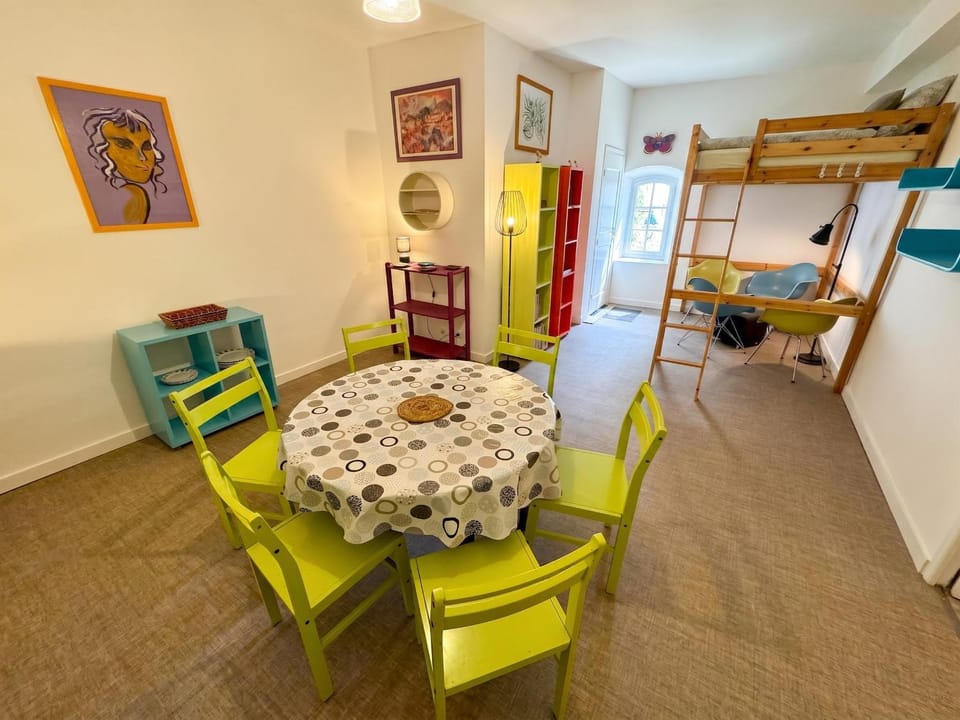 Appartement spacieux à Laure-Minervois avec piscine Apartment in Occitanie