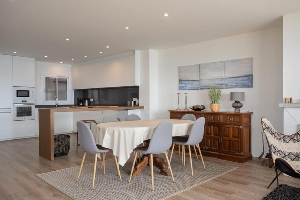 Kitchen or kitchenette, Seating area
