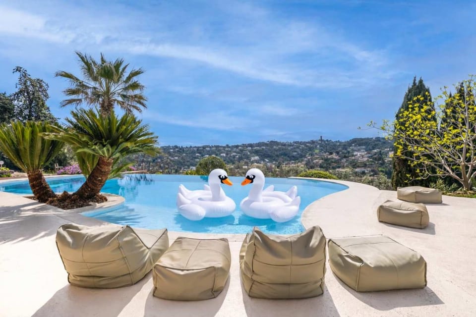 Mountain view, Pool view, Swimming pool