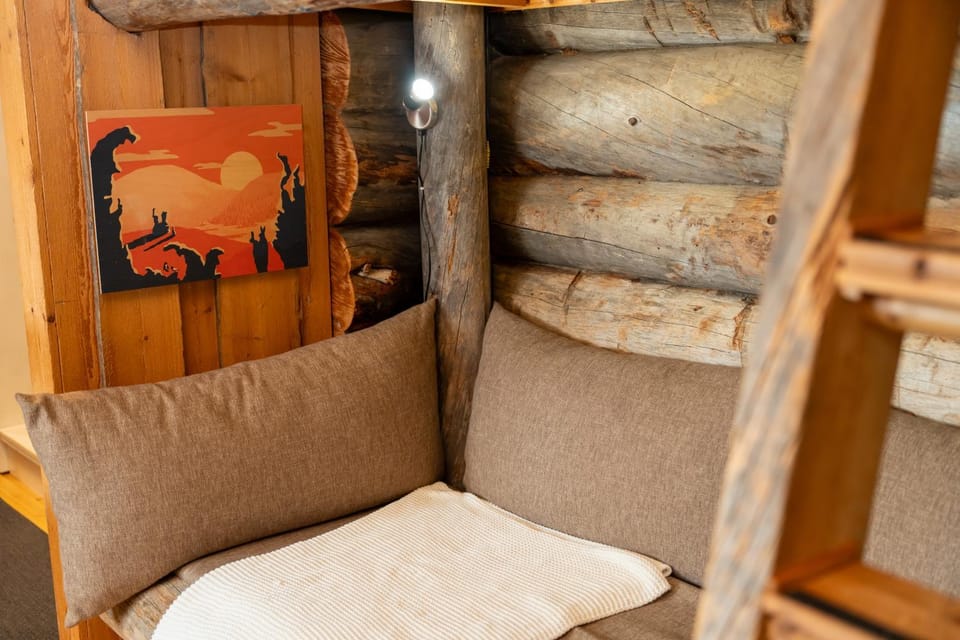 Slopeside Luppo - Private Sauna, Ski 100m - Valkea Homes Nature lodge in Rovaniemi