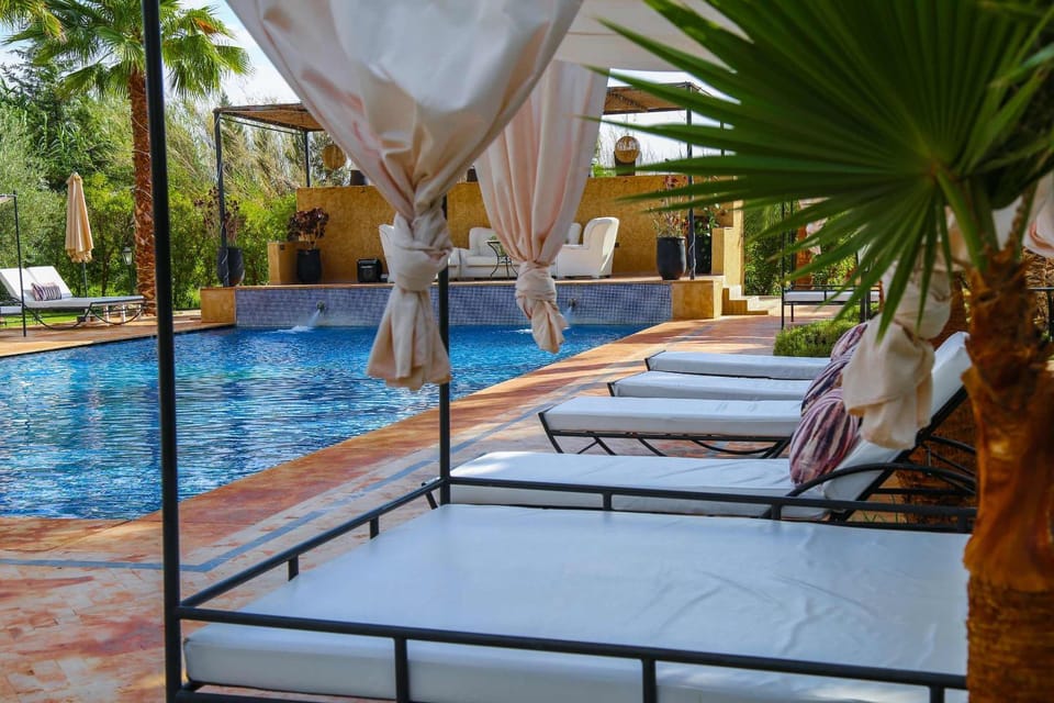 Swimming pool, sunbed