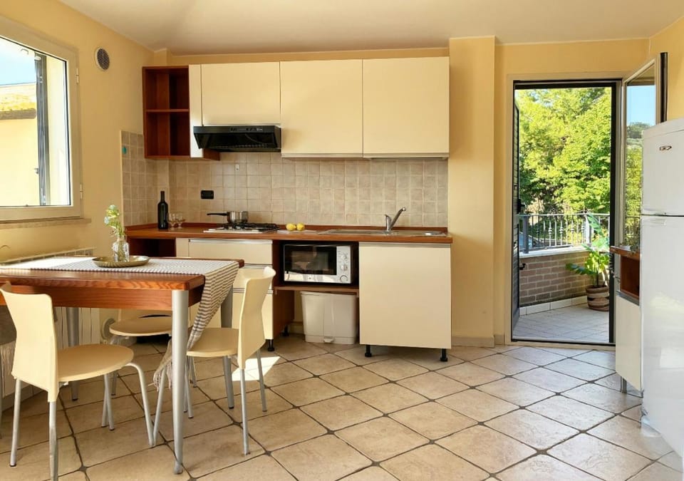 Kitchen or kitchenette, Dining area, oven, stove