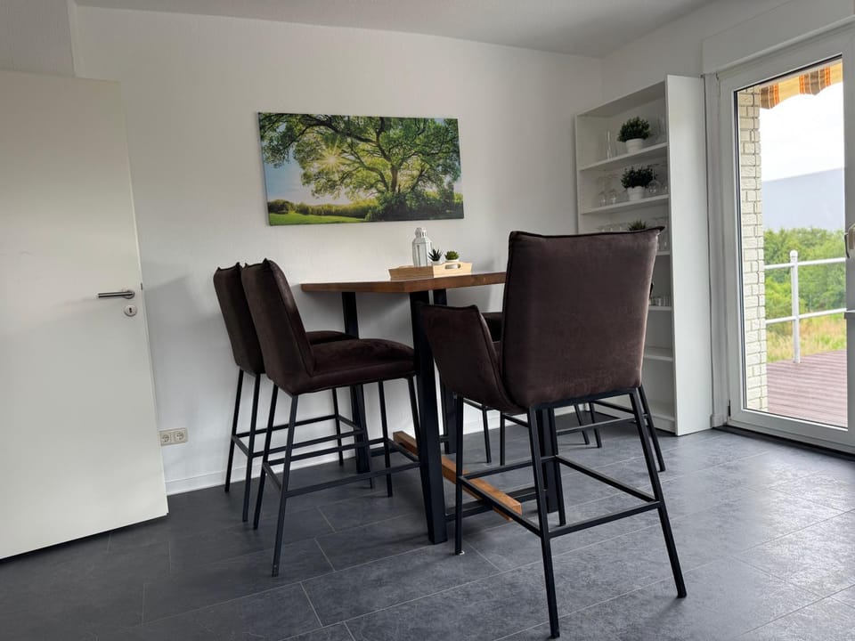 Seating area, Dining area