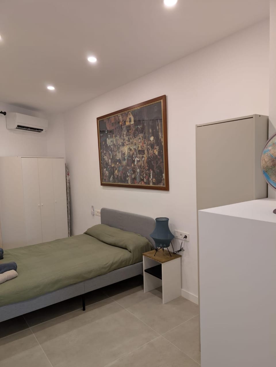 Photo of the whole room, heating, wardrobe, air conditioner
