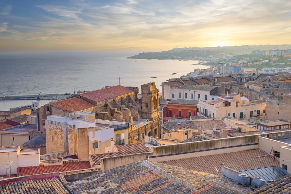 Property building, Nearby landmark, Neighbourhood, Natural landscape, Bird's eye view, City view, Landmark view, Sea view, Street view, Location, Sunset