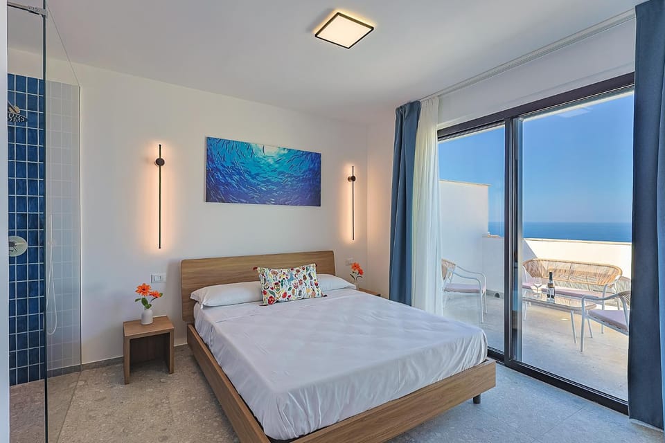 Bed, Photo of the whole room, Bedroom, Sea view, towels