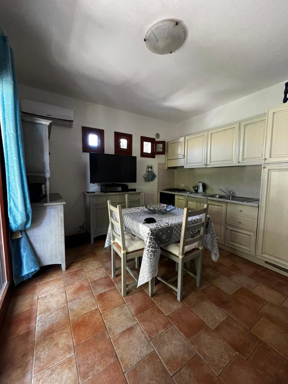 Kitchen or kitchenette, Living room