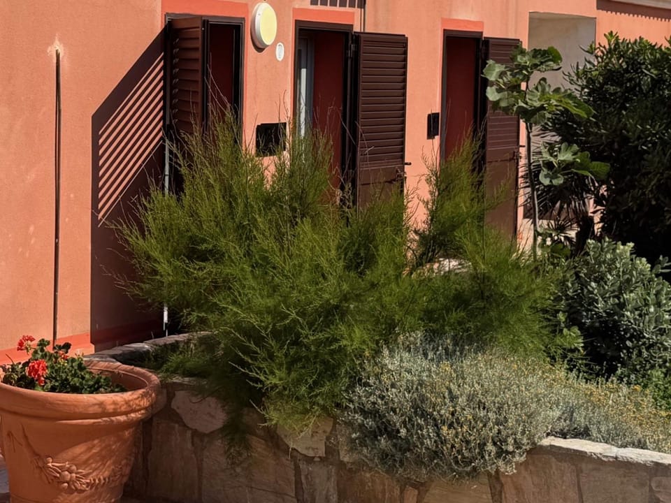 Property building, Day, Garden view, Quiet street view