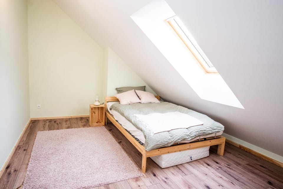 Photo of the whole room, Bedroom