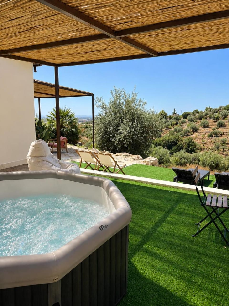 Natural landscape, Garden, Hot Tub, Pool view, Swimming pool, sunbed