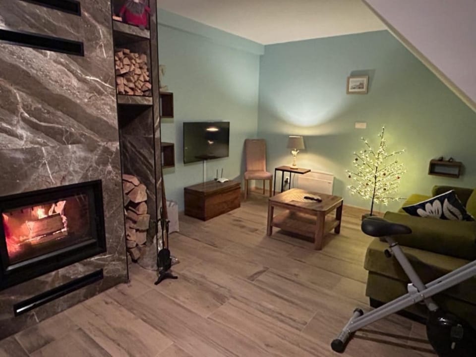 TV and multimedia, Living room, Seating area, flat iron