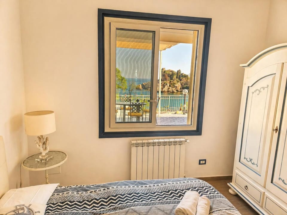 Bed, Natural landscape, View (from property/room), View (from property/room), Photo of the whole room, Bedroom