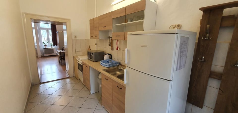 Coffee/tea facilities, Kitchen or kitchenette, microwave, oven, stove