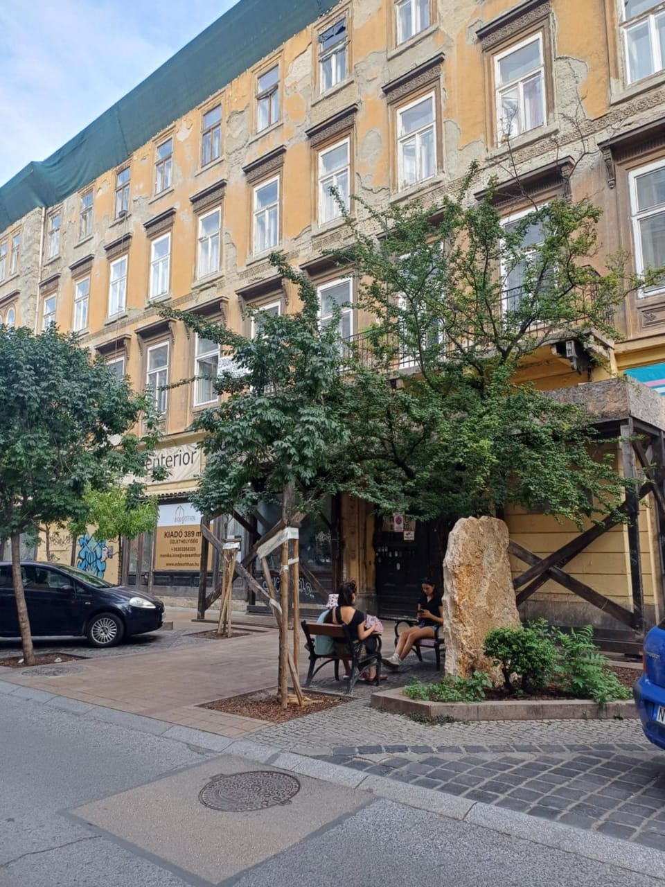 Property building, Neighbourhood, Street view, Location, Parking