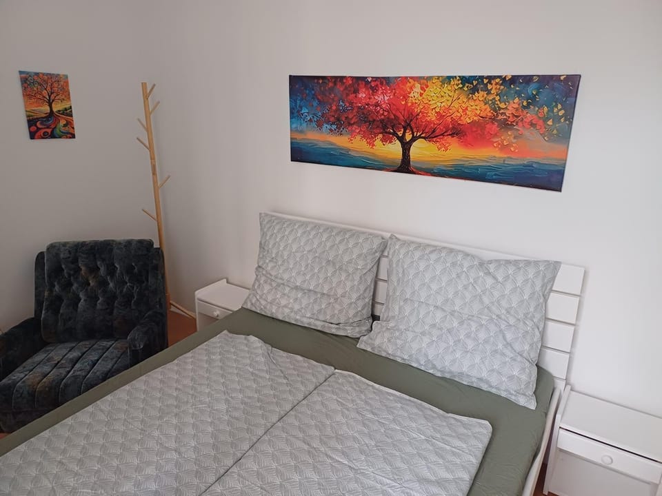 Bed, Photo of the whole room, Bedroom, internet, towels