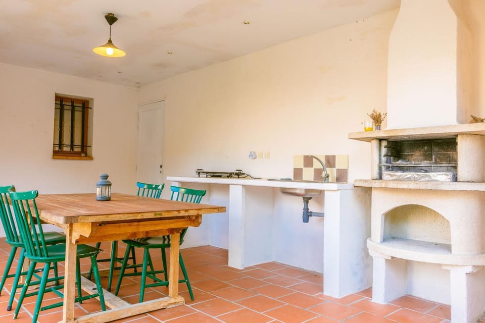 Property building, Kitchen or kitchenette, Living room